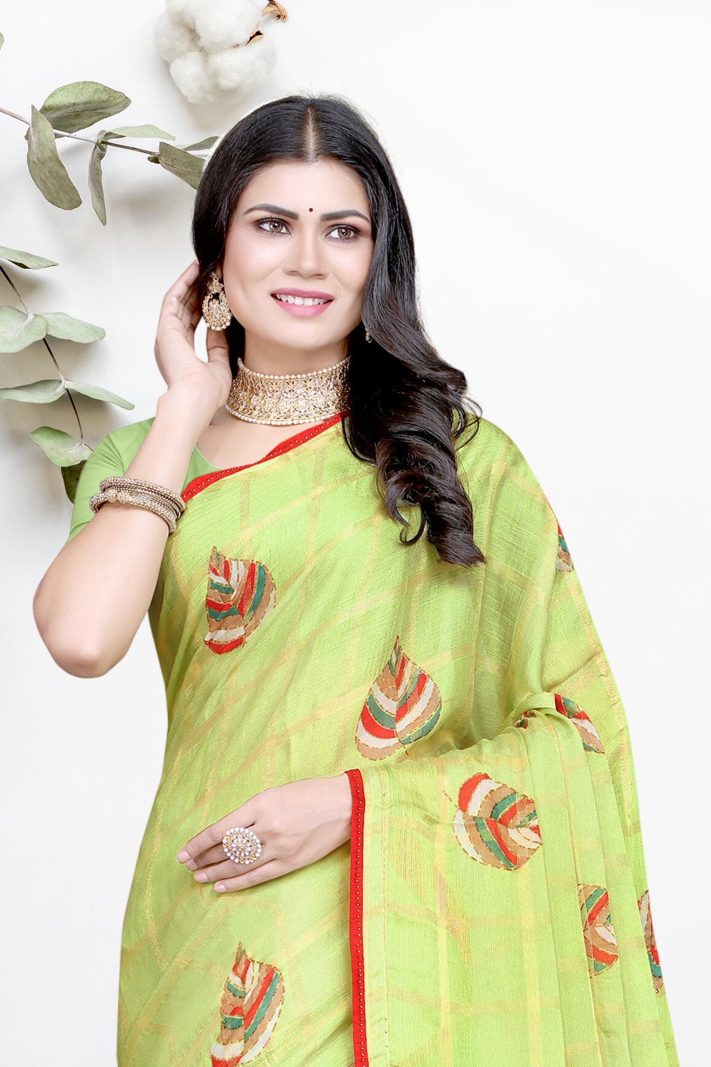 Hightex Georgette Checks pattern Leaf Printed Saree