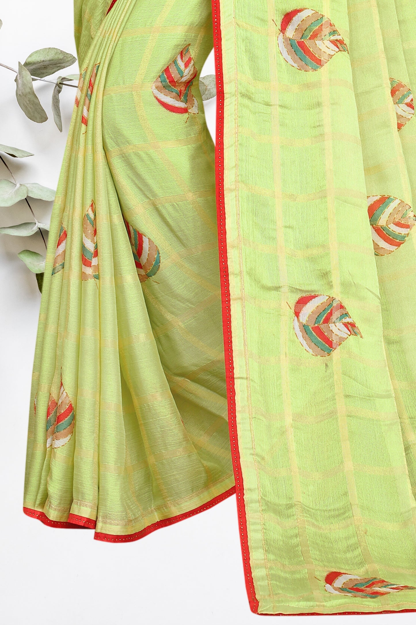 Hightex Georgette Checks pattern Leaf Printed Saree